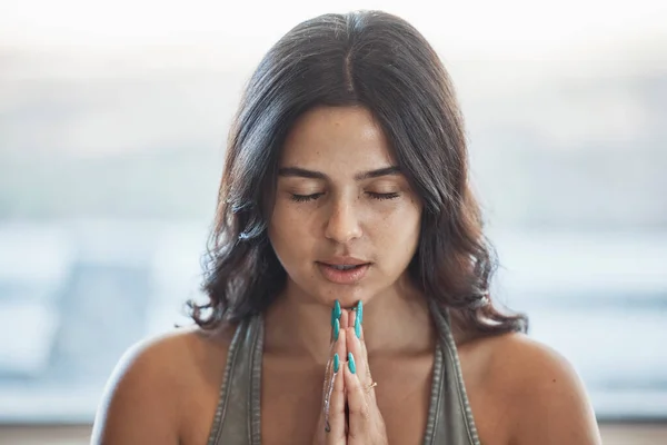 Meditación Yoga Oración Manos Mujeres Casa Para Salud Bienestar Ejercicio — Foto de Stock