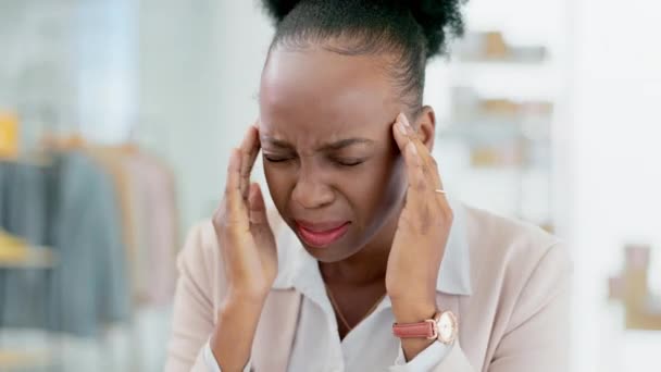 Svart Kvinna Huvudvärk Och Smärta Med Stress Och Utbrändhet Mental — Stockvideo