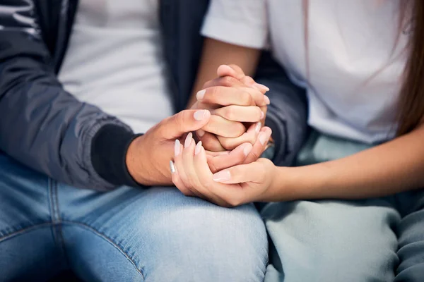 Para Bliska Mężczyzna Kobieta Trzymający Się Ręce Dla Miłości Opieki — Zdjęcie stockowe