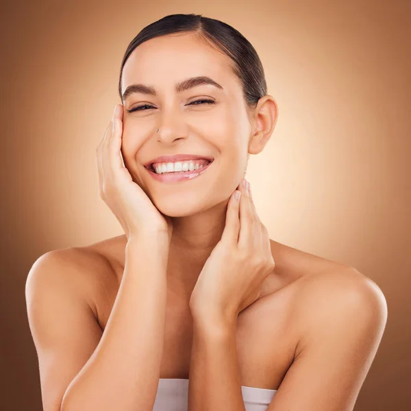 Satisfacción Belleza Retrato Facial Mujer Feliz Con Cosméticos Faciales Lujo —  Fotos de Stock