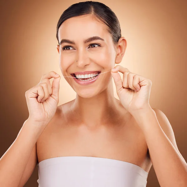 Зубная Нить Лицо Счастливая Женщина Чистят Зубы Гигиены Полости Рта — стоковое фото
