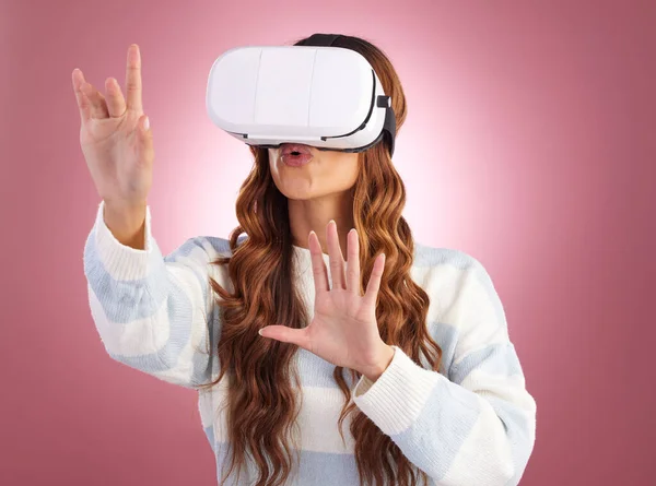 Virtuális Valóság Metaverzió Játék Egy Nővel Aki Headsetet Használ Hogy — Stock Fotó