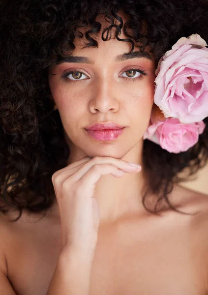 Make Bloemen Portret Van Een Vrouw Met Schoonheid Cosmetica Haarverzorging — Stockfoto