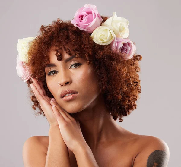 Portré Bőr Virágok Egy Modell Stúdió Szürke Háttér Természetes Szépség — Stock Fotó