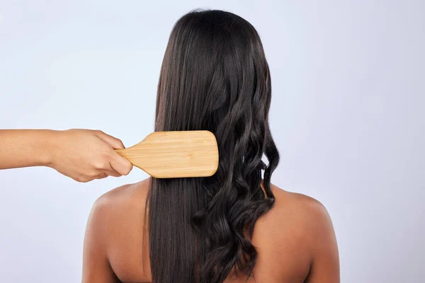 Espalda Mujer Cepillo Para Cuidado Del Cabello Estudio Para Belleza —  Fotos de Stock