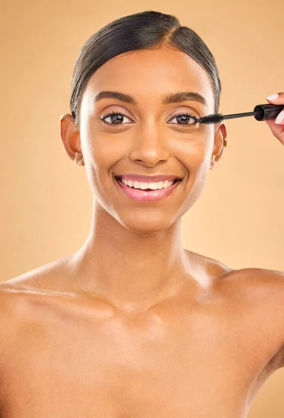 Mascara Borstel Indiase Vrouw Met Beauty Portret Van Toepassing Make — Stockfoto