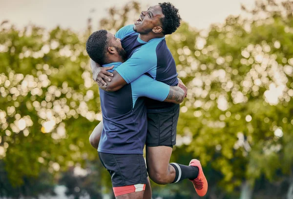 Ράγκμπι Άνδρες Αγκαλιά Και Γιορτή Στο Παιχνίδι Για Νίκη Την — Φωτογραφία Αρχείου