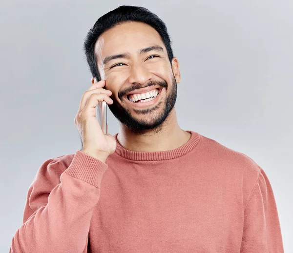 Joven Hombre Asiático Llamada Telefónica Feliz Estudio Para Comunicación Creación — Foto de Stock