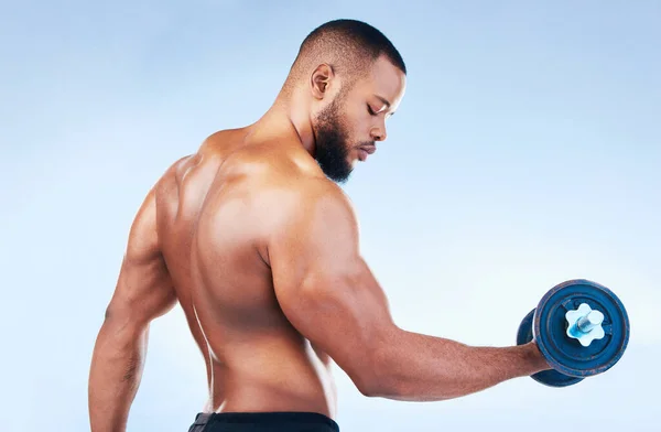 Homem Negro Fitness Fisiculturista Halterofilismo Com Halteres Bíceps Com Treino — Fotografia de Stock