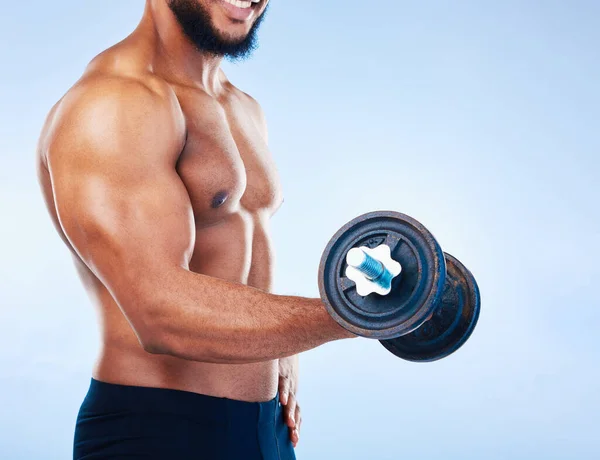 Uomo Nero Fitness Sollevamento Pesi Con Manubri Bicipiti Allenamento Muscolare — Foto Stock