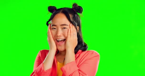Wow Grüne Leinwand Und Hände Auf Dem Gesicht Einer Asiatischen — Stockvideo