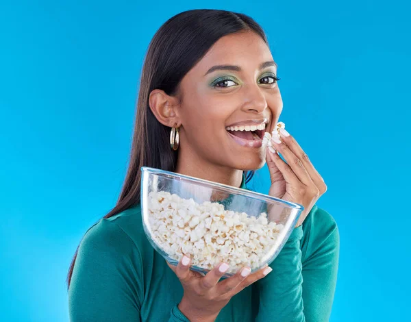 Mujer Negra Retrato Estudio Comer Palomitas Maíz Sonrisa Maquillaje Para —  Fotos de Stock