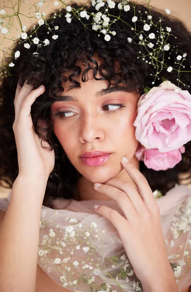 Kwiaty Piękno Twarz Kobiety Kosmetykami Makijaż Pielęgnacja Włosów Wellness Urok — Zdjęcie stockowe