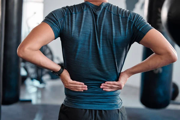 Manos Dolor Espalda Lesiones Con Deportista Sosteniendo Músculo Mientras Entrena —  Fotos de Stock