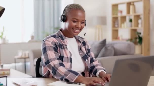 Удаленная Работа Ноутбук Черная Женщина Телефонном Центре Обслуживание Клиентов Технической — стоковое видео