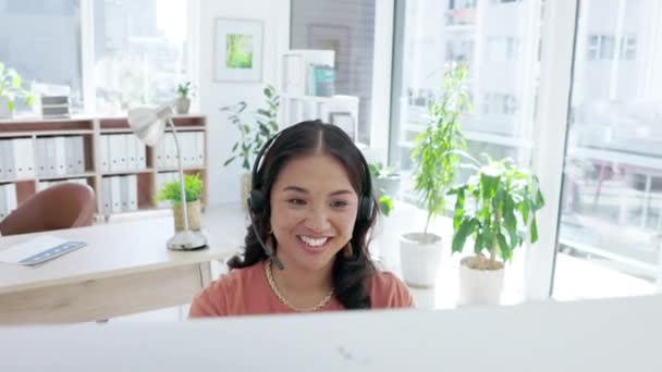 Mujer Asiática Call Center Computadora Celebración Por Ganar Vender Promocionar — Vídeo de stock