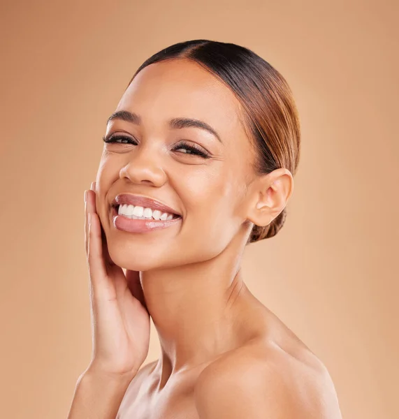 Hautpflege Lächeln Natürliche Schönheit Porträt Und Frau Mit Weicher Haut — Stockfoto