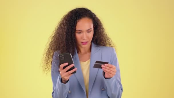 Telefonieren Online Shopping Und Wütende Frauen Kaufen Internet 404 Fehler — Stockvideo