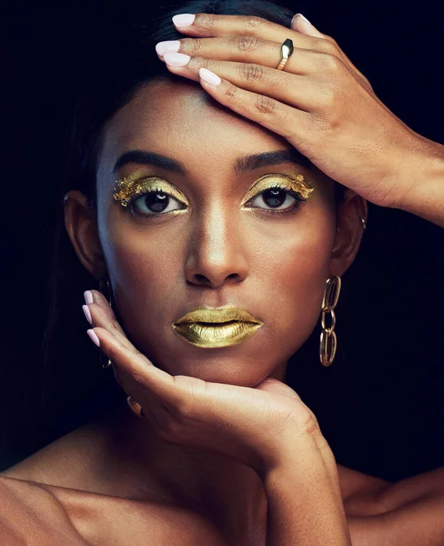 Indian Woman Art Makeup Studio Portrait Beauty Wellness Celebration Black — Stock Photo, Image