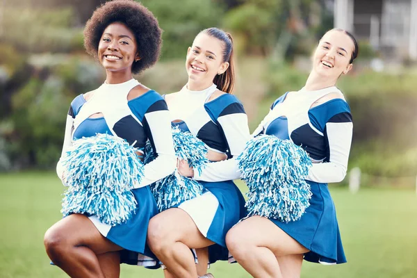 Portret Grupy Cheerleaderek Pole Kobiety Razem Pracy Zespołowej Sportu Motywacji — Zdjęcie stockowe