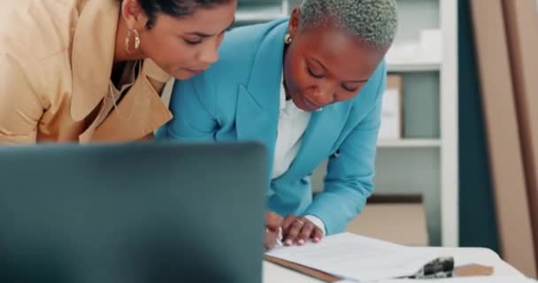 Startup Contrato Ordem Assinatura Mulher Negra Com Fornecedor Para Entrega — Vídeo de Stock