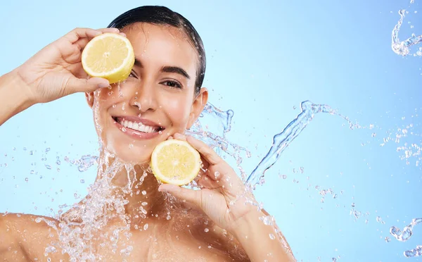 Güzellik Limon Doğal Kozmetik Ürünleri Beslenme Detoks Için Stüdyoda Kadın — Stok fotoğraf