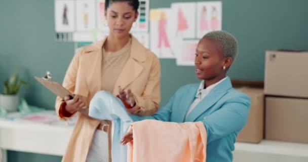 Εκκίνηση Σχεδιασμός Μόδας Και Λιανικού Εμπορίου Γυναικών Ύφασμα Μαύρες Γυναίκες — Αρχείο Βίντεο