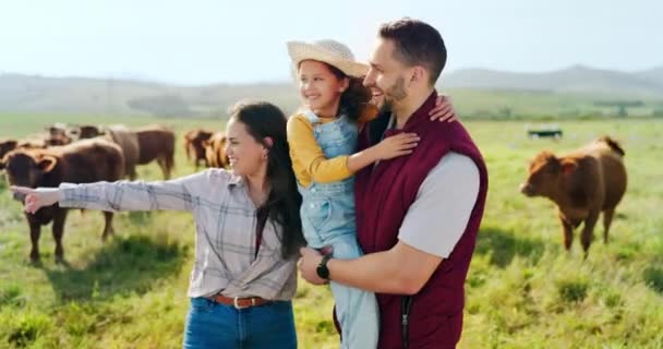 Çiftlik Sığır Aile Yazın Sürdürülebilir Bir Yaşam Için Arjantin Kırsalında — Stok video