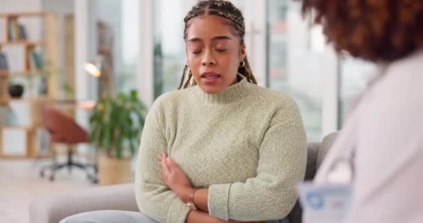 Maagkrampen Vrouw Arts Overleg Met Een Patiënt Pijn Door Constipatie — Stockvideo