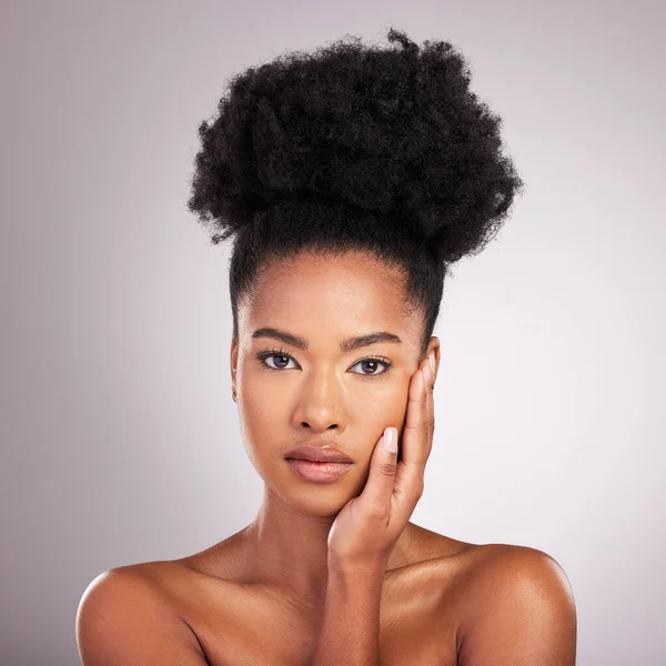 Cuidado Piel Dermatología Retrato Mujer Negra Con Belleza Fondo Blanco — Foto de Stock