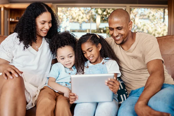 Tablet Lycklig Familj Och Barn Med Online Video Filmer Eller — Stockfoto