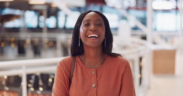 Mujer Negra Feliz Con Cara Éxito Los Negocios Empleado Oficina — Vídeo de stock