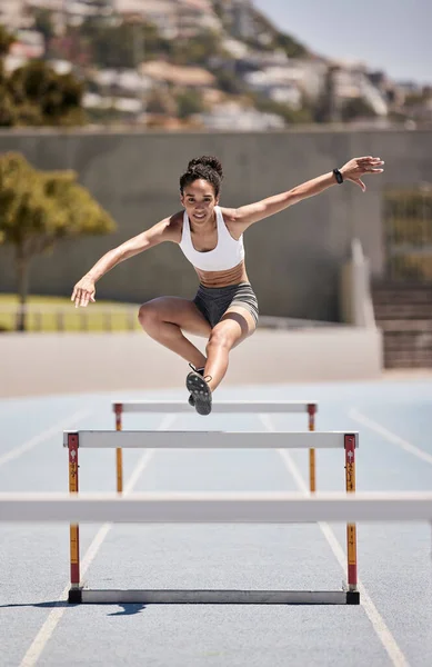 Fitness Entrenamiento Mujer Saltando Obstáculos Para Los Deportes Ejercicio Cardio —  Fotos de Stock