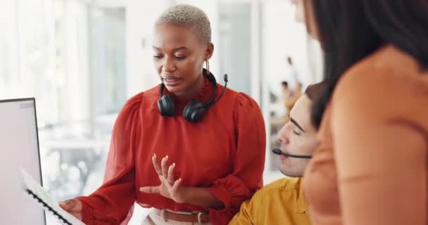 Çağrı Merkezi Koçu Ekip Tele Pazarlama Eğitimi Almış Siyahi Kadın — Stok video