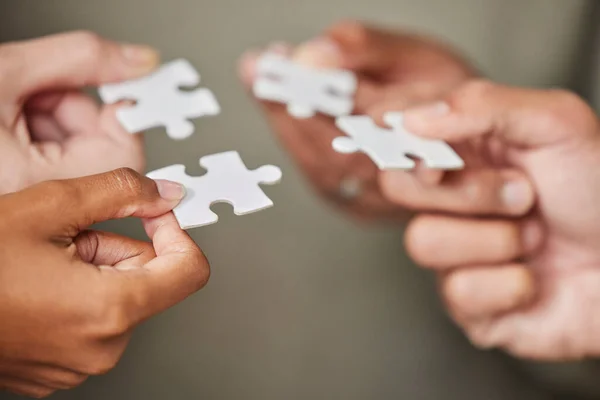Zakenmensen Handen Puzzelstukjes Voor Samenwerking Planning Teambuilding Strategie Kantoor Hand — Stockfoto