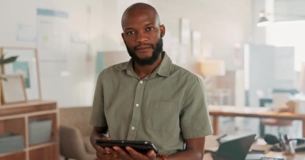 Мбаппе Корпоративный Бизнесмен Работающий Планирующий Читающий Электронную Почту Интернете Работе — стоковое видео