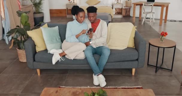 Phone Love Couple Social Media News Post Online Content Together — Stock Video