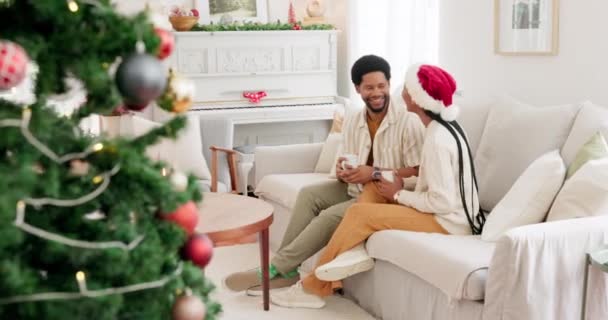 Vánoce Káva Dovolená Černým Párem Pohovce Obývacím Pokoji Společně Oslavu — Stock video