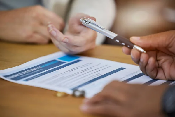 Negócios Mãos Contrato Com Caneta Para Assinatura Recrutamento Formulário Contratação — Fotografia de Stock