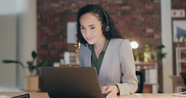 Çağrı Merkezi Başarısı Mutlu Kadın Tele Pazarlama Telekomünikasyon Ikramiyesi Kazanıyor — Stok video