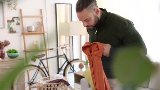 Living Room Laundry Man Clean Clothes Busy Basket Organisation Home — Stock Video