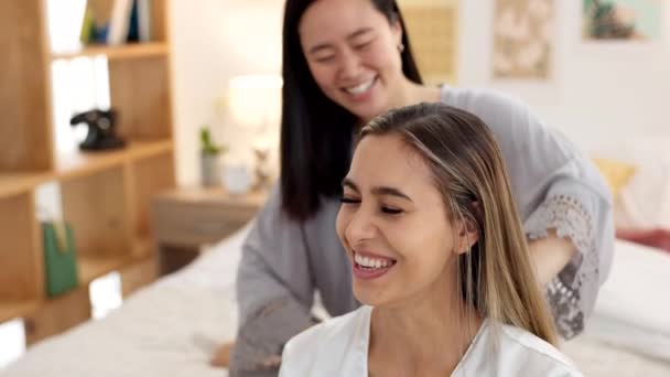 Teman Sikat Rambut Dan Wanita Kamar Tidur Bersiap Siap Untuk — Stok Video