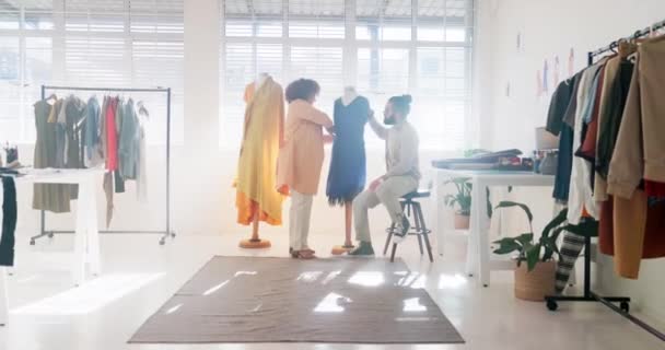 Designer Team Fashion Planning Clothing Στο Design Studio Για Συνεργασία — Αρχείο Βίντεο