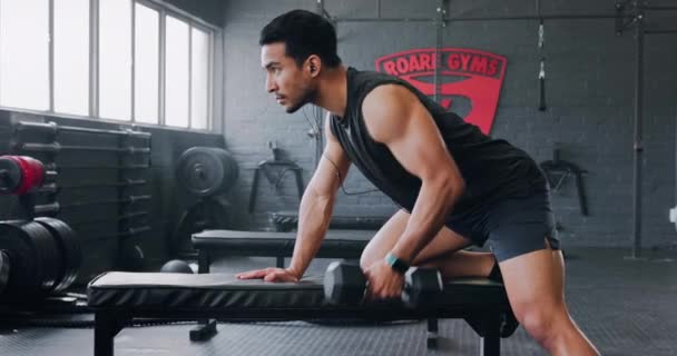 Dumbbell Baris Kebugaran Dan Manusia Dalam Pelatihan Kekuatan Gym Latihan — Stok Video