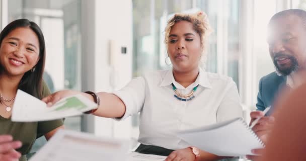 Les Femmes Affaires Les Hommes Les Tableaux Papier Dans Réunion — Video