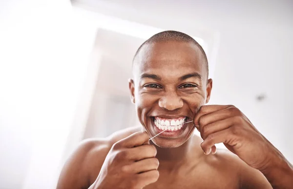 Tuo Sorriso Dice Molto Bel Giovane Uomo Filo Interdentale Denti — Foto Stock