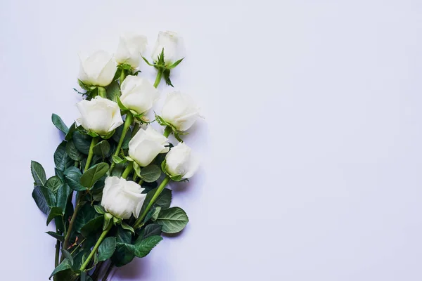 Niech Ktoś Poczuje Się Wyjątkowo Kwiatami Studio Strzał Bukietu Białych — Zdjęcie stockowe