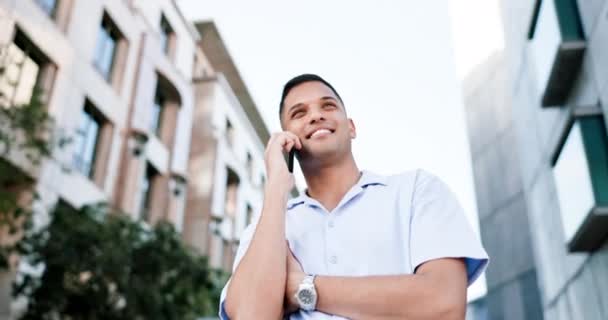 Telefonhívás Boldog Alkalmi Ember Egy Városban Pihenjen Mosolyogjon Miközben Élvezi — Stock videók