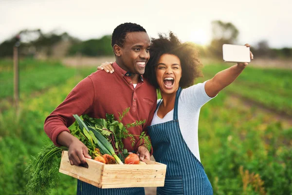 Selfies Säsong Ett Kärleksfullt Ungt Par Som Tar Selfies När — Stockfoto