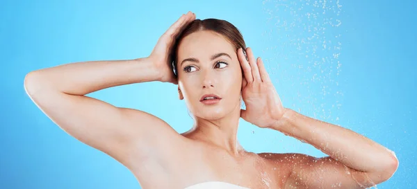 Prysznic Woda Kobieta Mycie Studio Pielęgnacji Skóry Wellness Czyste Ciało — Zdjęcie stockowe